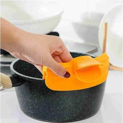 Silikon-Werkzeuge Warme runde Kante Clip-on Küche Lebensmittel Trichter für Spaghetti Leaky Pan